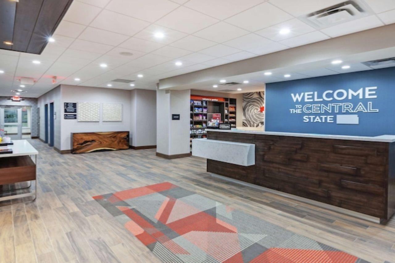 Hampton Inn Gardner Exterior photo